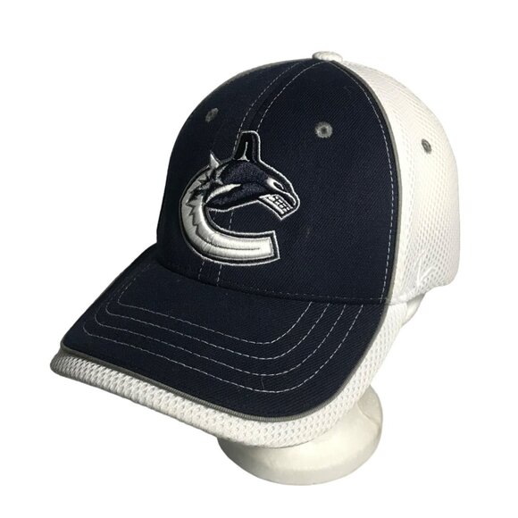 Vancouver Canucks Hat NHL Zephyr Fitted Cap M/L Mesh Navy & White Hockey - Picture 1 of 7